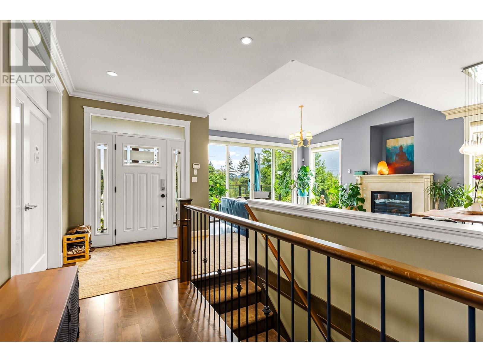 915 Thistle Place, Britannia Beach, British Columbia  V0N 1J0 - Photo 4 - R3029721