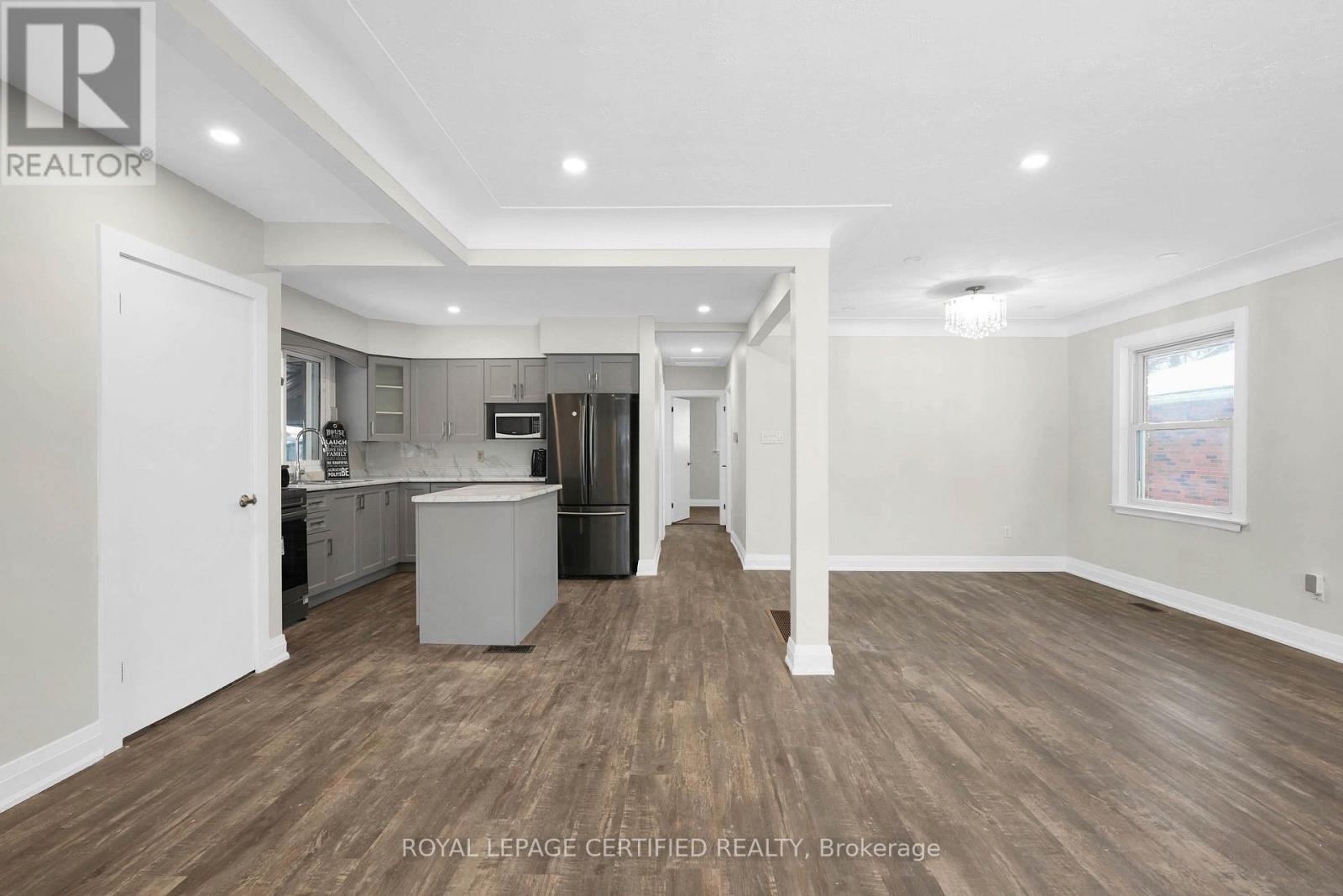 Property at 637 ROSS STREET image 3