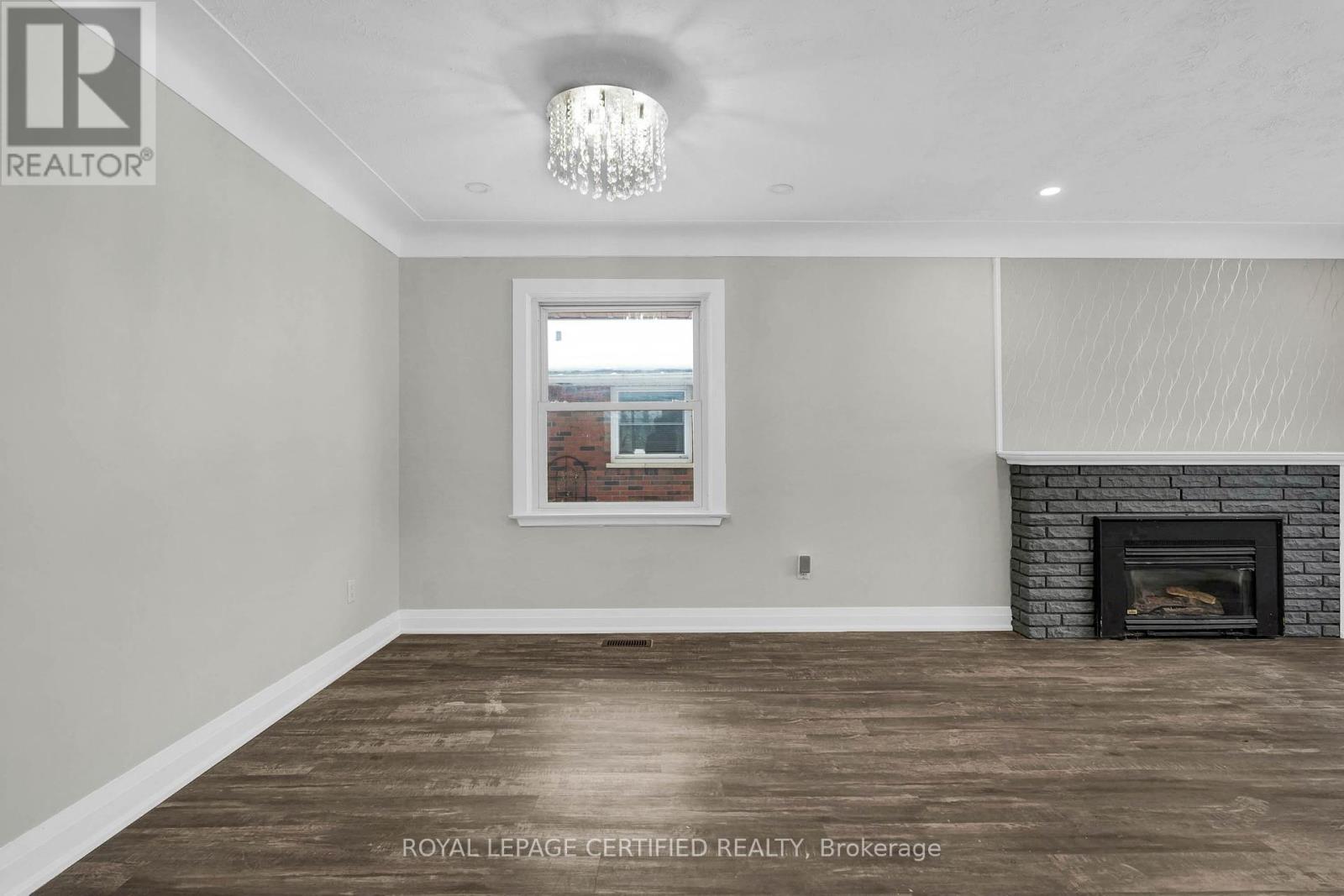Property at 637 ROSS STREET image 5