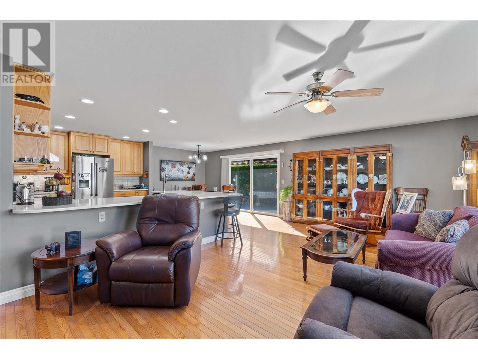 Property at 1231 10 Street SW Unit# 38 image 3
