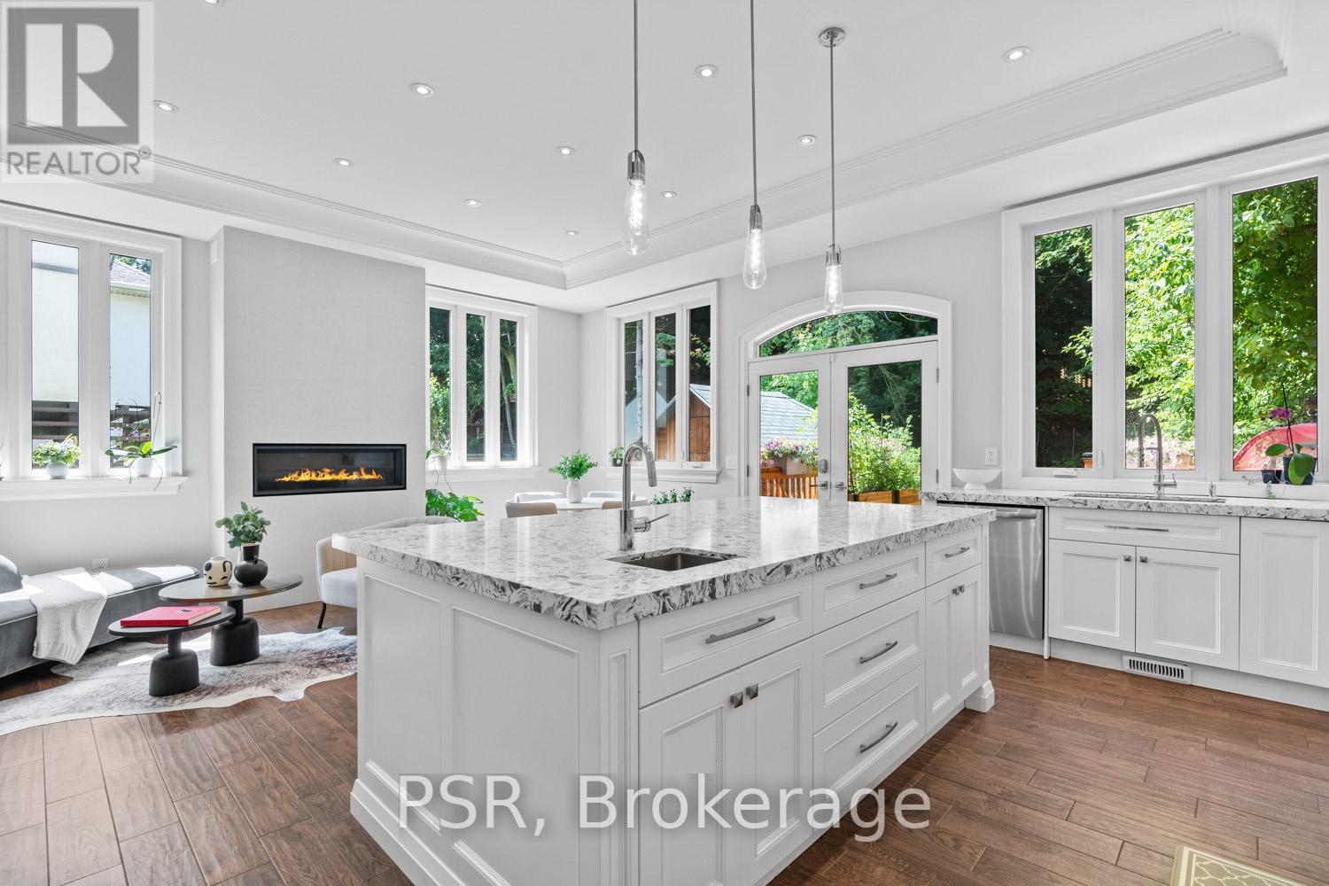 76 South Kingsway, Toronto, Ontario  M6S 3T3 - Photo 14 - W12301296