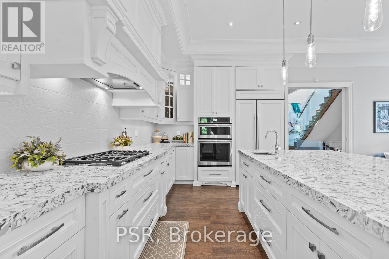76 South Kingsway, Toronto, Ontario  M6S 3T3 - Photo 15 - W12301296