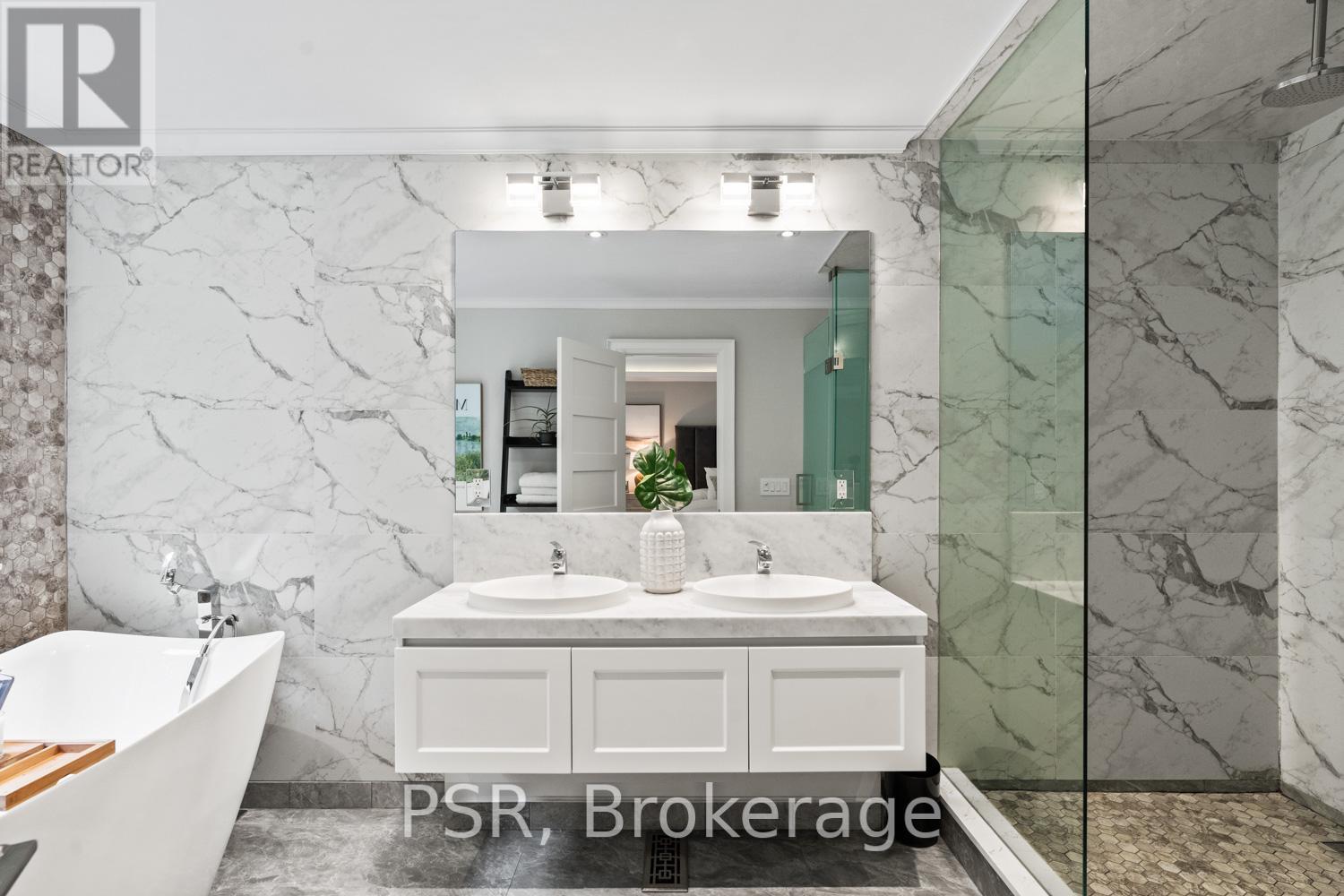 76 South Kingsway, Toronto, Ontario  M6S 3T3 - Photo 24 - W12301296