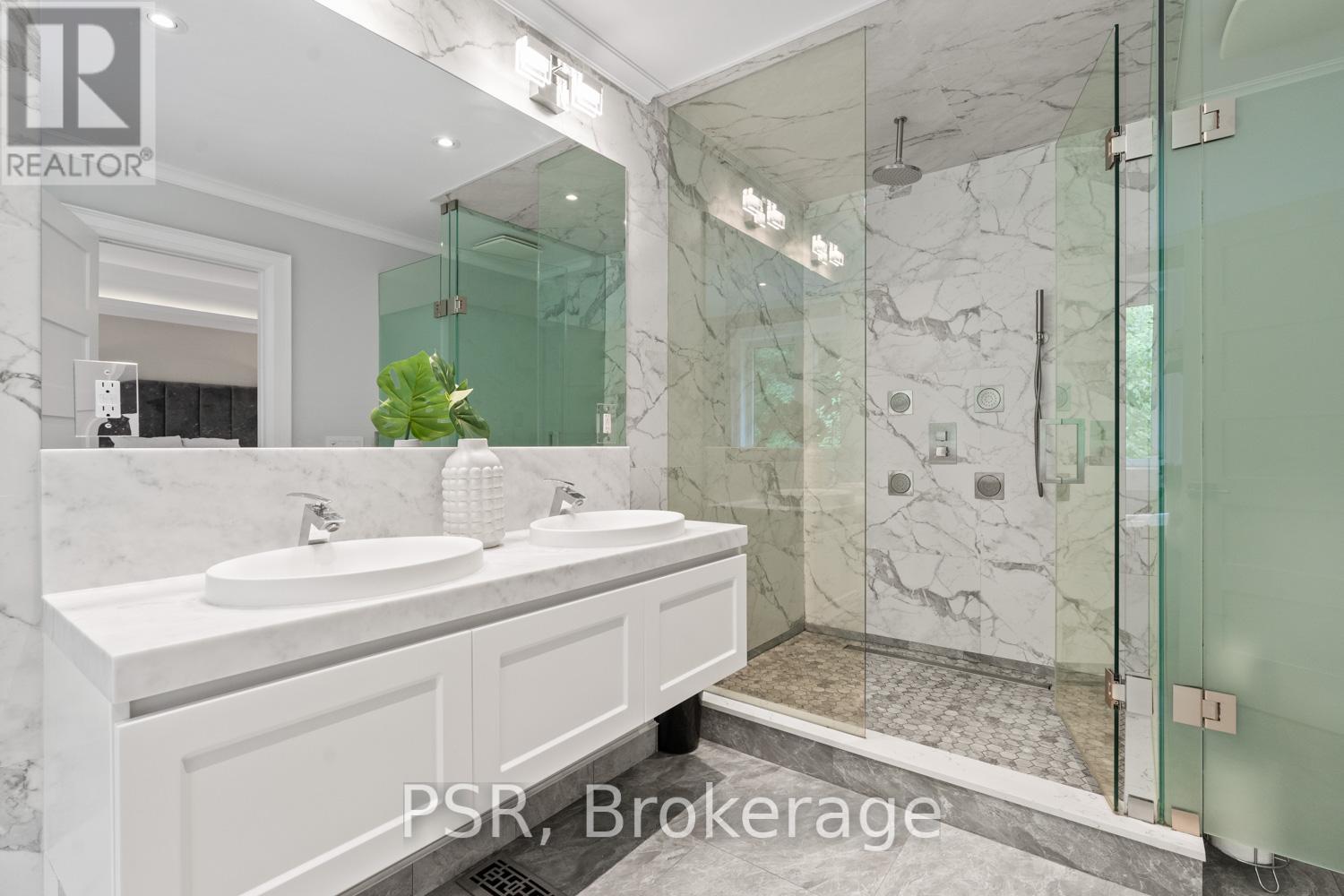 76 South Kingsway, Toronto, Ontario  M6S 3T3 - Photo 26 - W12301296