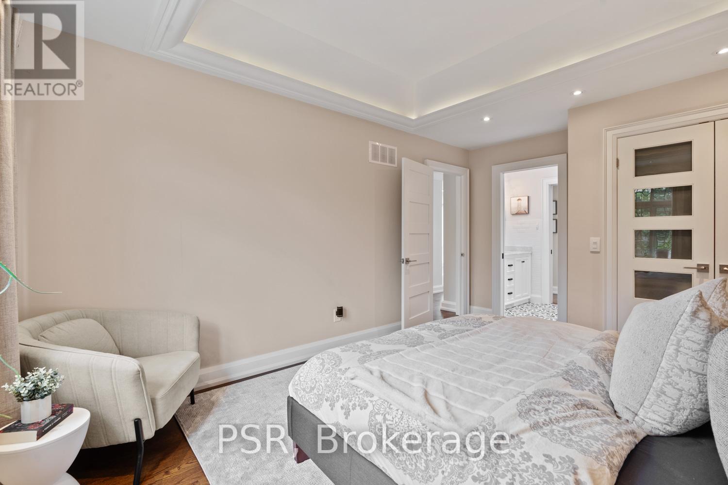 76 South Kingsway, Toronto, Ontario  M6S 3T3 - Photo 31 - W12301296