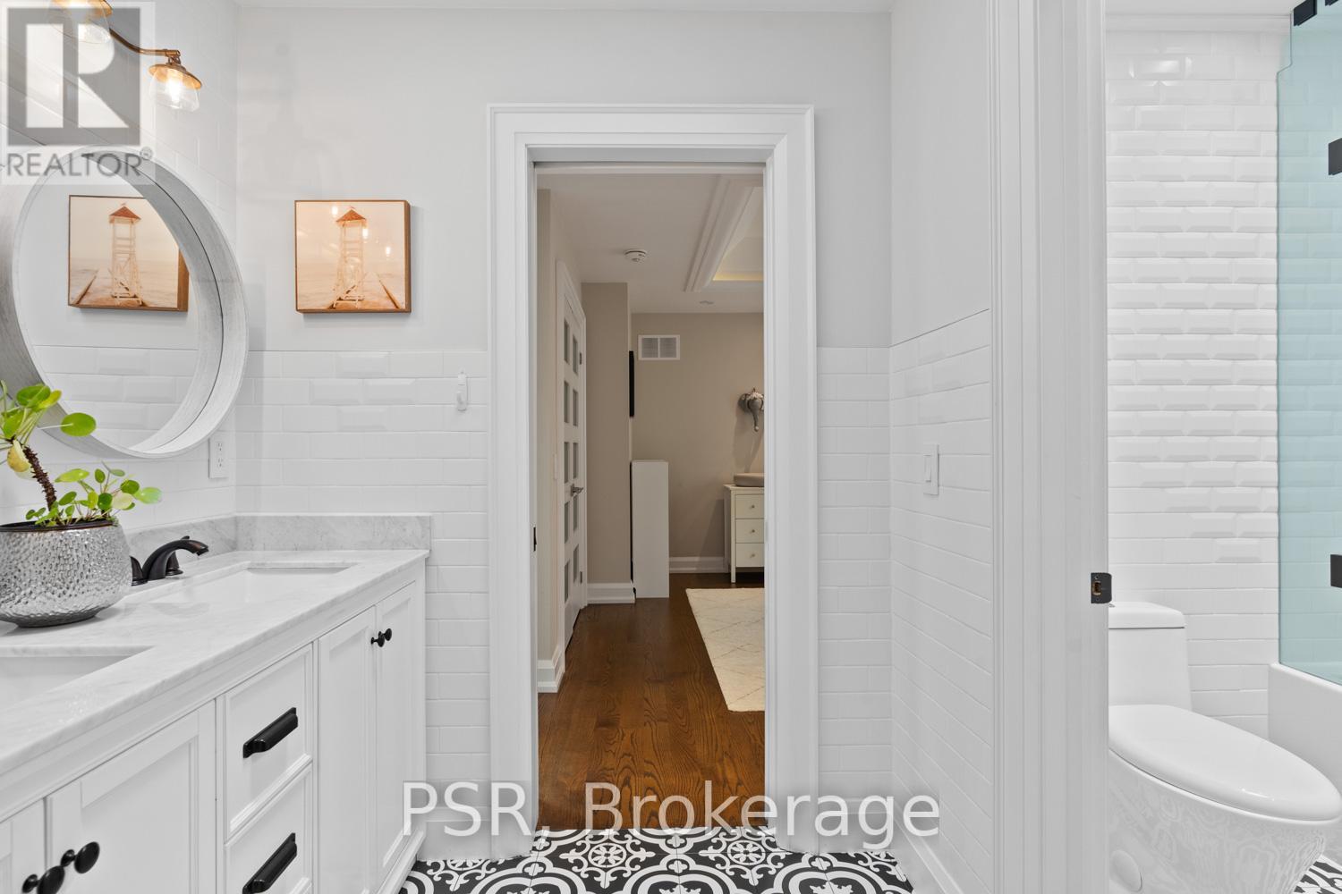 76 South Kingsway, Toronto, Ontario  M6S 3T3 - Photo 32 - W12301296