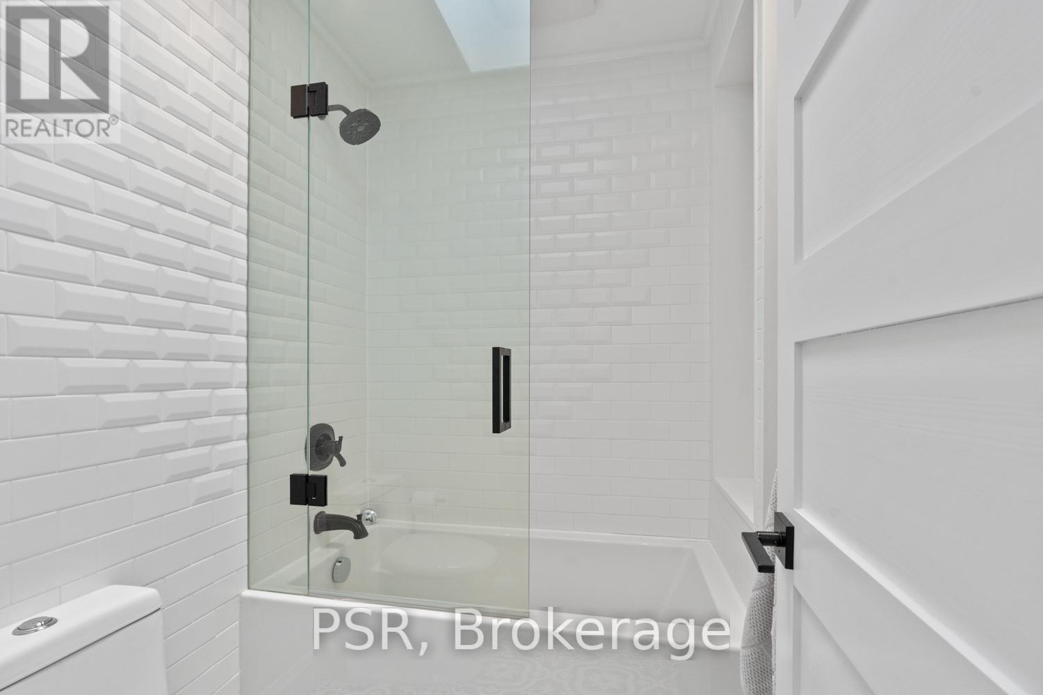 76 South Kingsway, Toronto, Ontario  M6S 3T3 - Photo 33 - W12301296