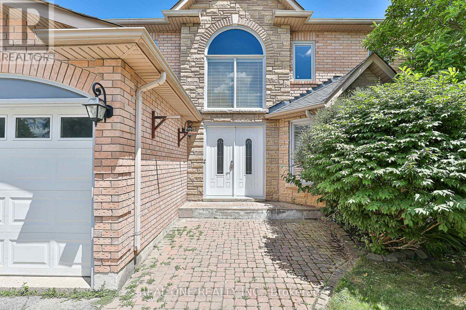 493 Sandalwood Court, Oshawa, Ontario  L1G 7X9 - Photo 2 - E12301315