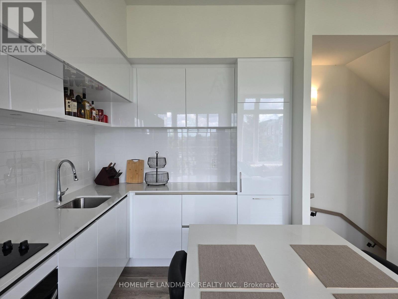 1423 - 15 David Eyer Road, Richmond Hill, Ontario  L4S 0N2 - Photo 4 - N12301327