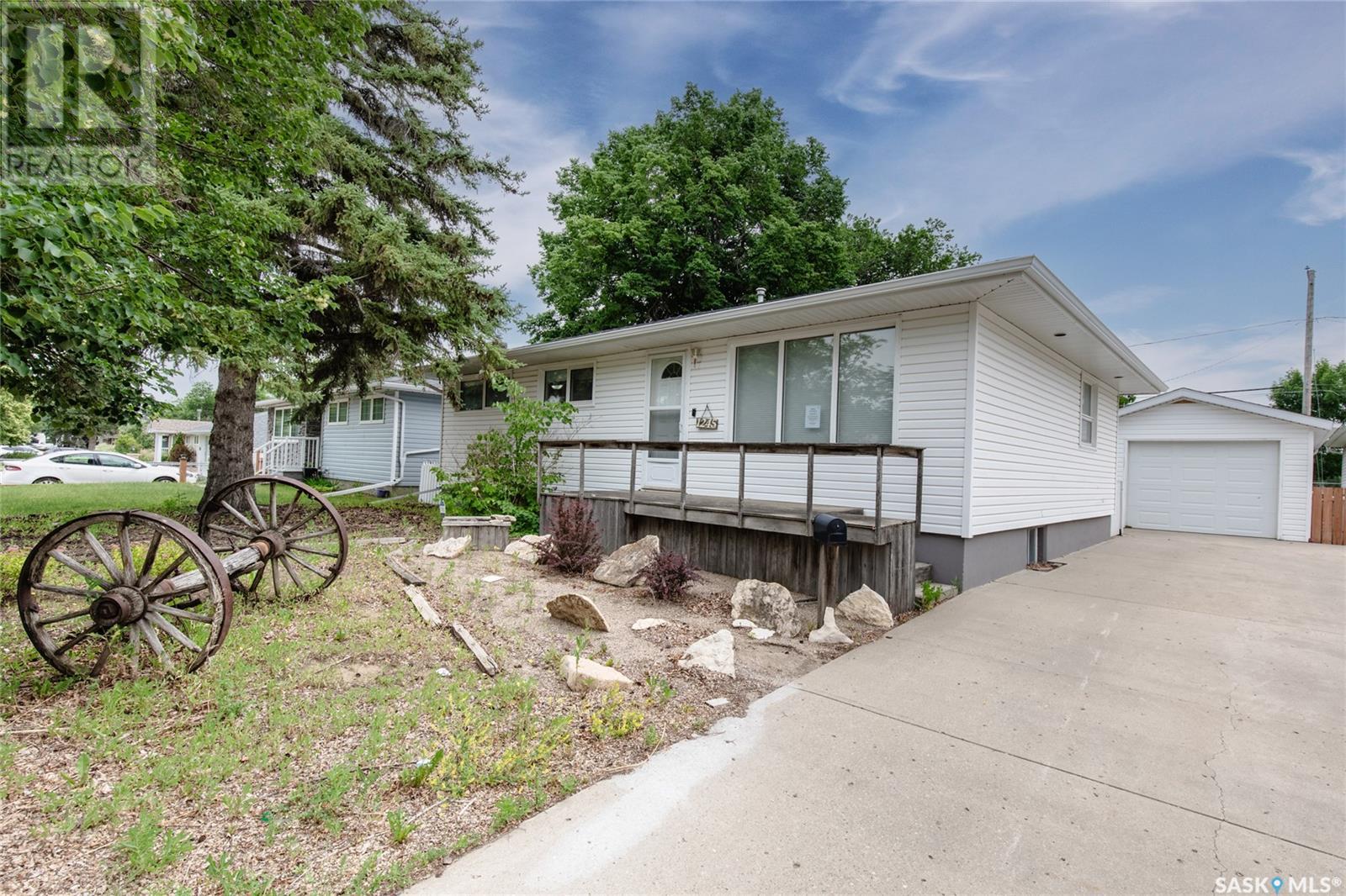 Property at 1245 GRACE STREET image 2