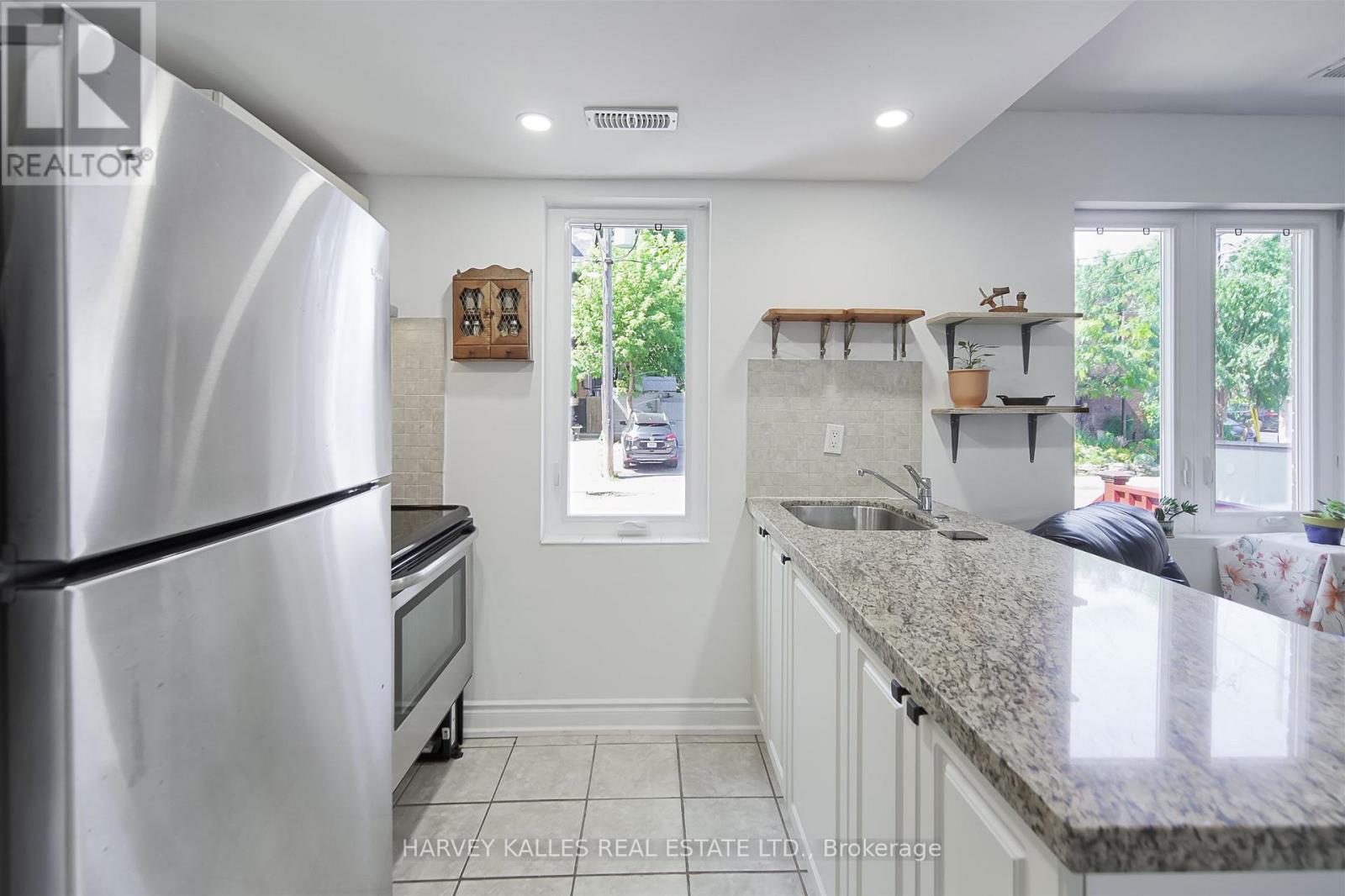 Unit #1 - 226 Greenwood Avenue, Toronto, Ontario  M4L 2R2 - Photo 10 - E12301382
