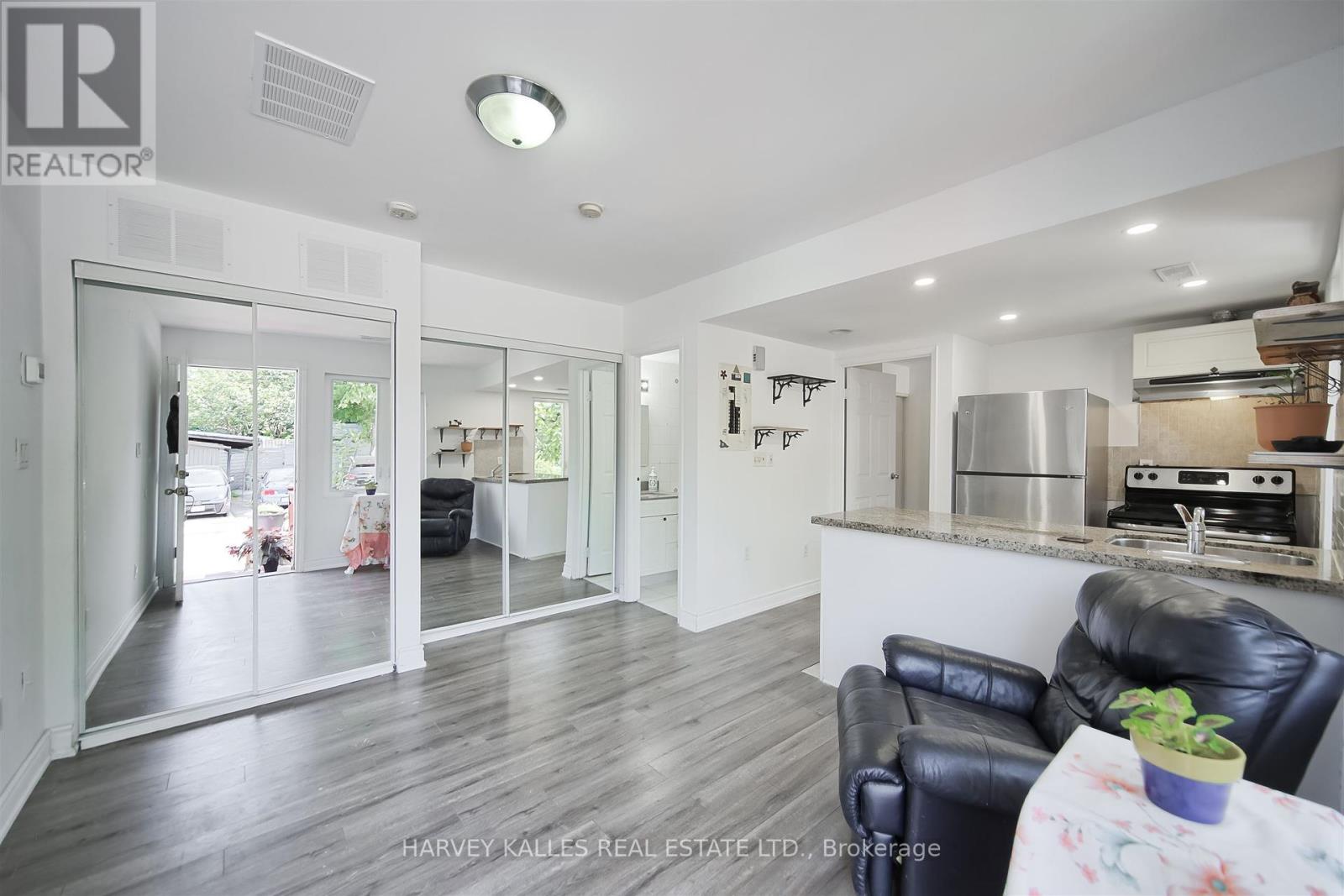 Unit #1 - 226 Greenwood Avenue, Toronto, Ontario  M4L 2R2 - Photo 11 - E12301382
