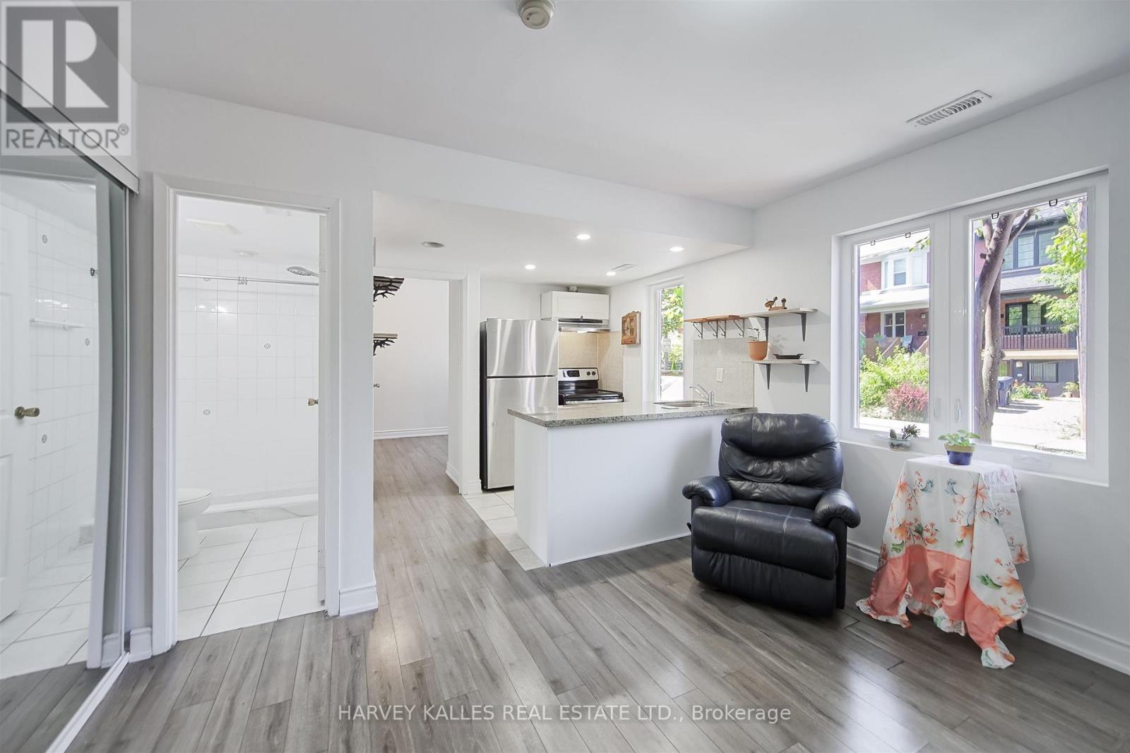 Unit #1 - 226 Greenwood Avenue, Toronto, Ontario  M4L 2R2 - Photo 13 - E12301382