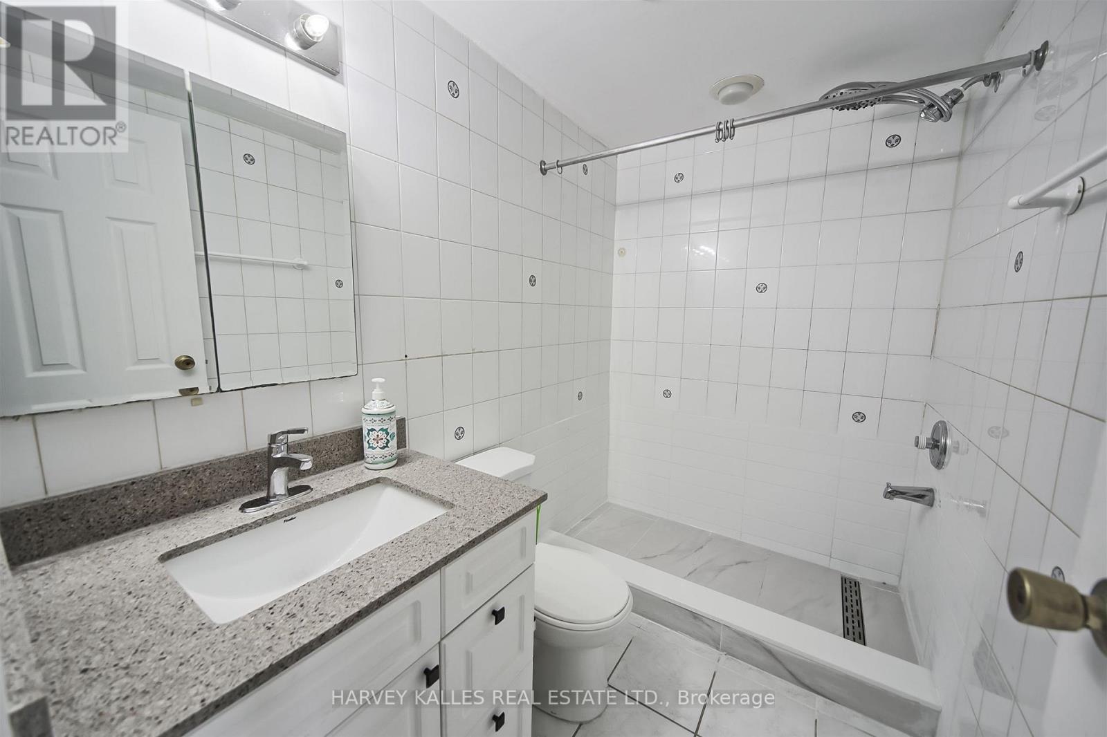 Unit #1 - 226 Greenwood Avenue, Toronto, Ontario  M4L 2R2 - Photo 18 - E12301382