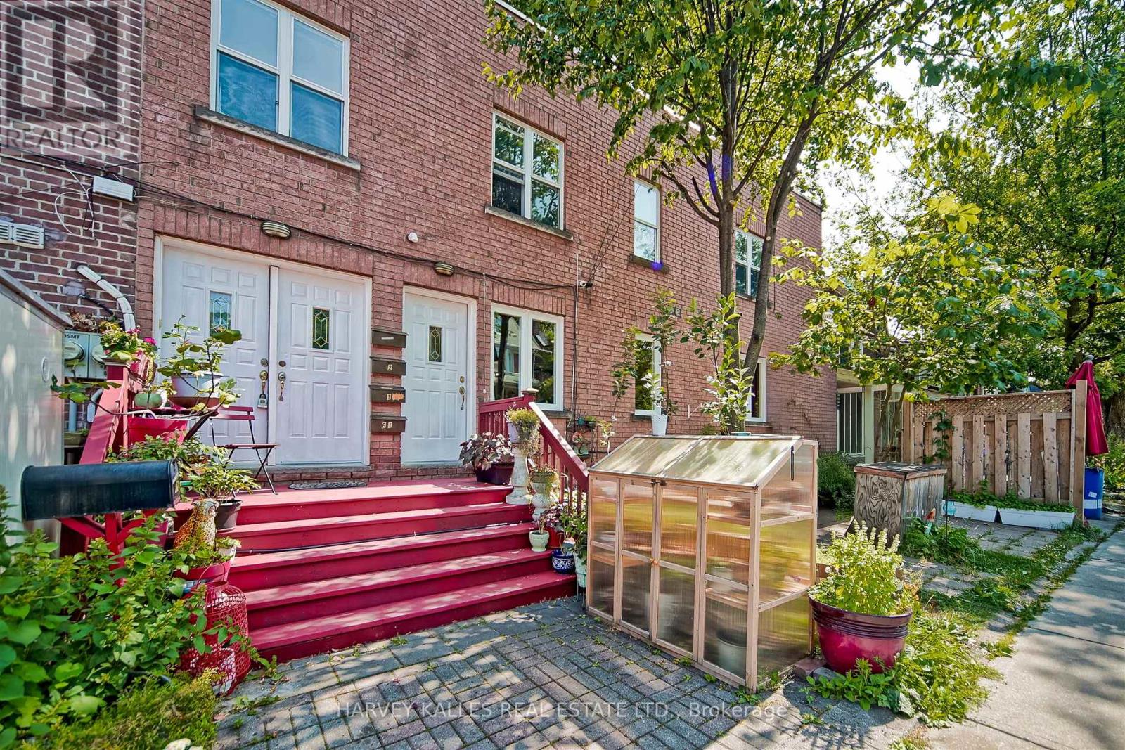 Unit #1 - 226 Greenwood Avenue, Toronto, Ontario  M4L 2R2 - Photo 3 - E12301382