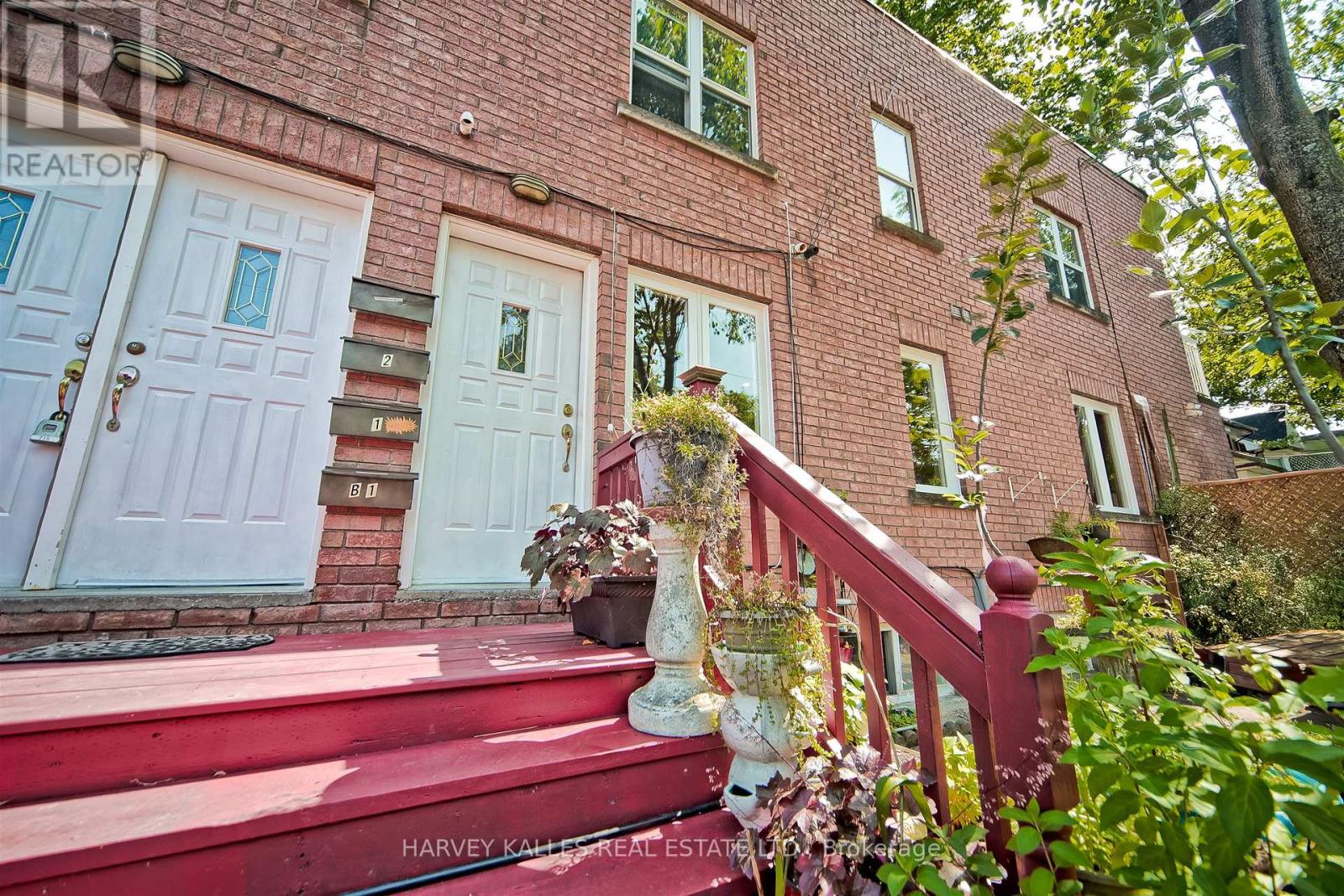 Unit #1 - 226 Greenwood Avenue, Toronto, Ontario  M4L 2R2 - Photo 4 - E12301382