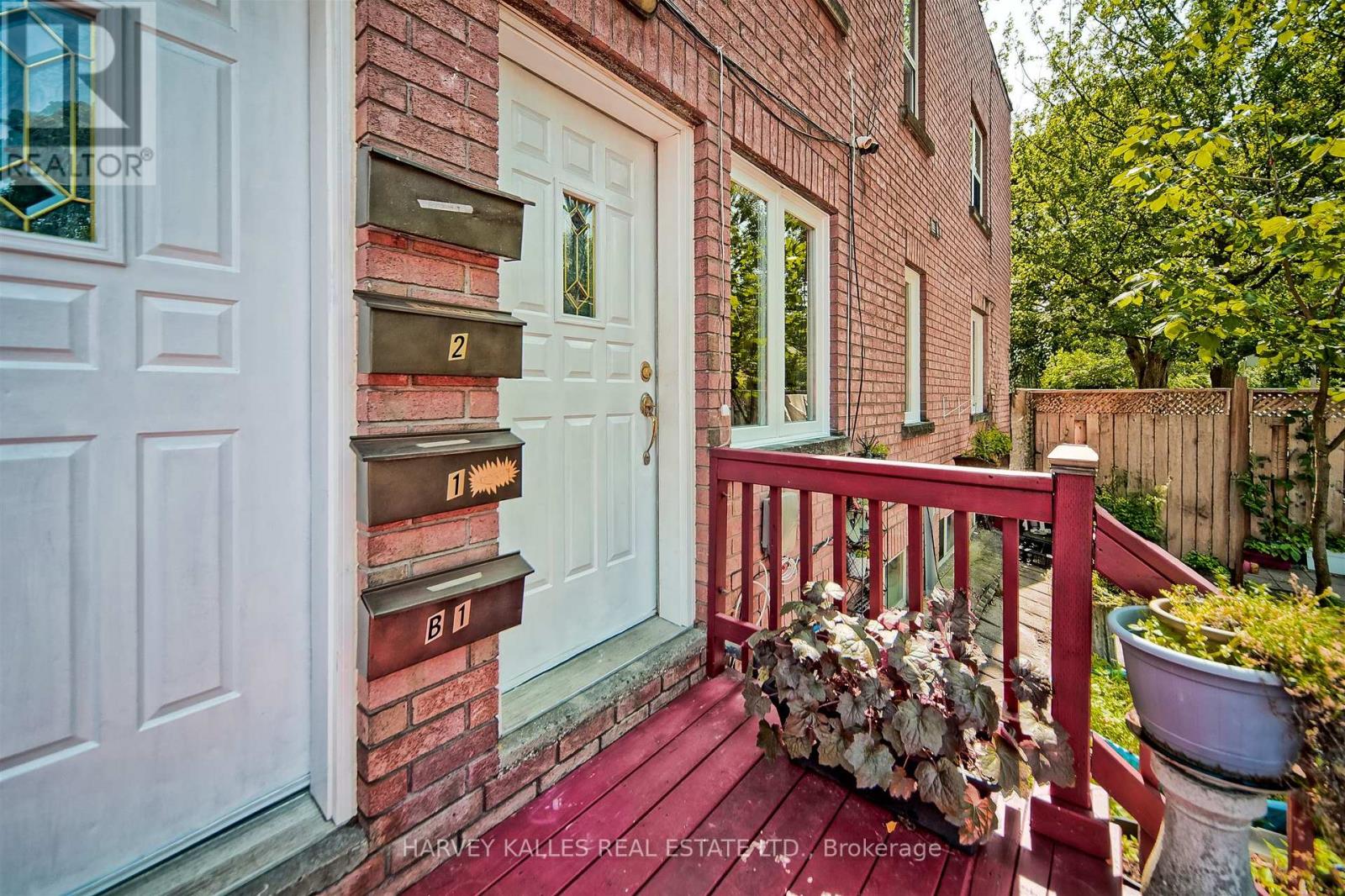 Unit #1 - 226 Greenwood Avenue, Toronto, Ontario  M4L 2R2 - Photo 5 - E12301382