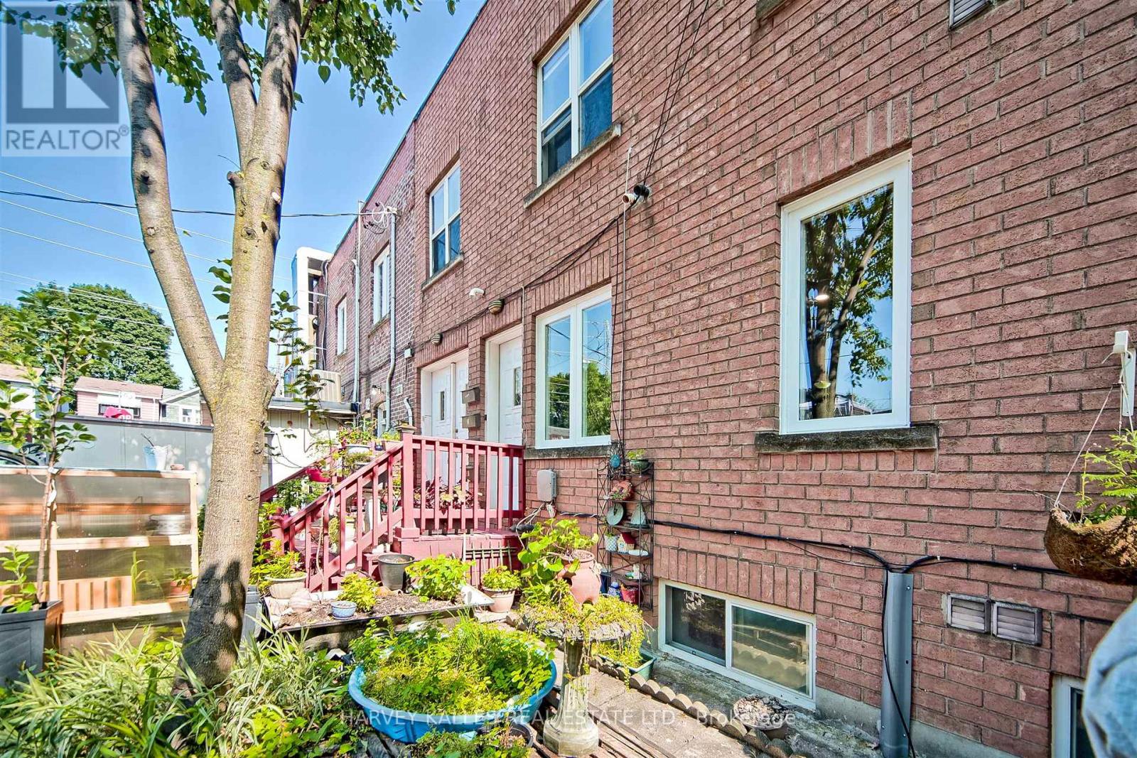 Unit #1 - 226 Greenwood Avenue, Toronto, Ontario  M4L 2R2 - Photo 6 - E12301382