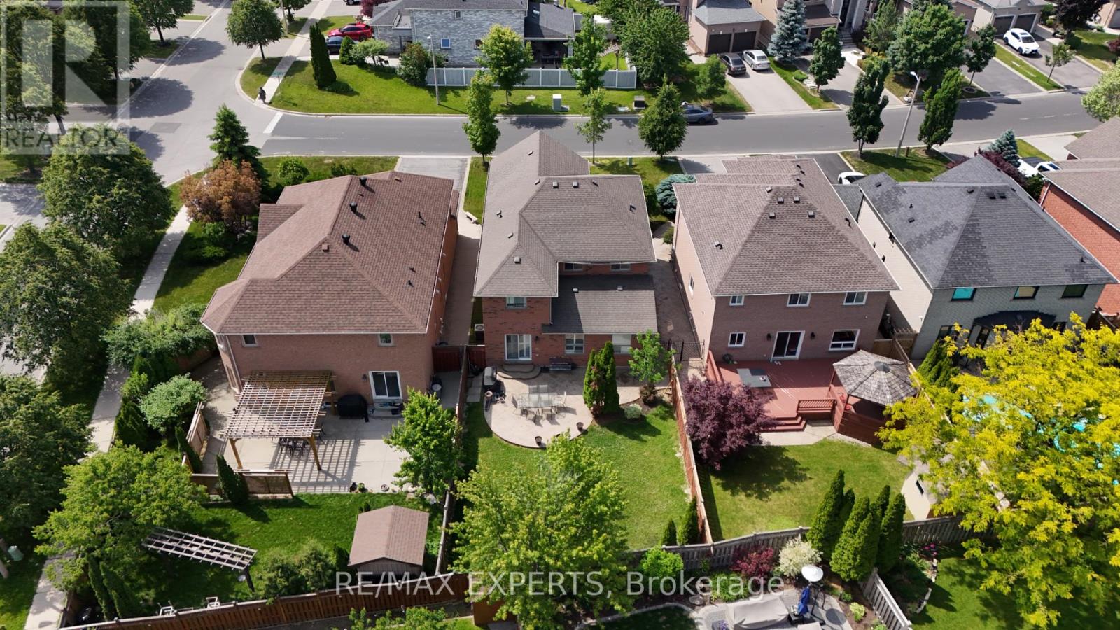 Property at 8 PINE HOLLOW CRESCENT image 4