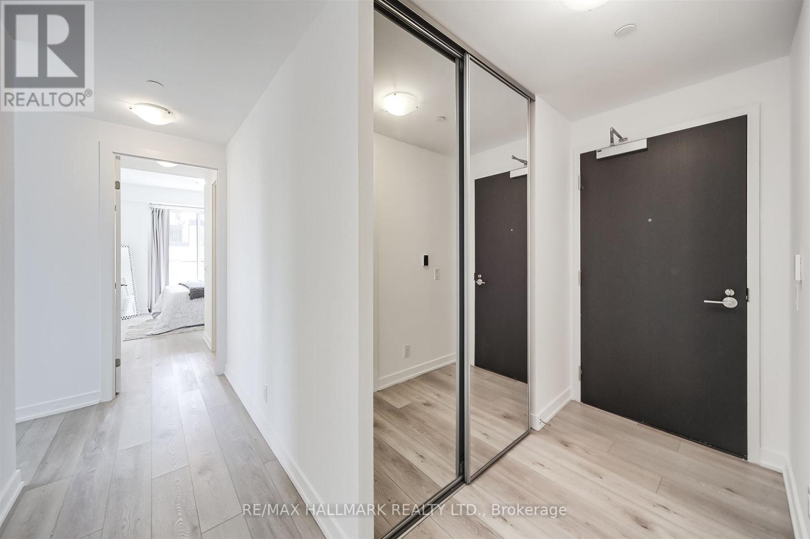 Property at 904 - 609 AVENUE ROAD image 4