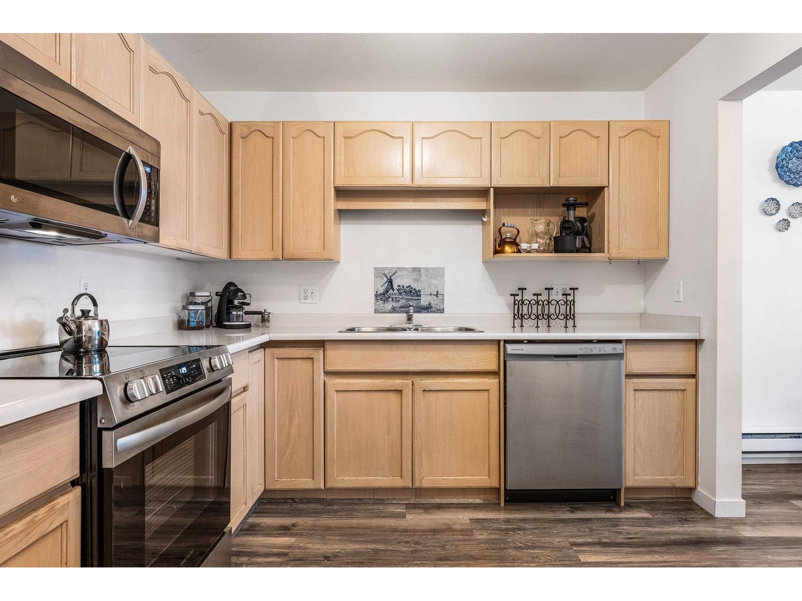 204 9400 Cook Street, Chilliwack Downtown, Chilliwack, British Columbia  V2P 4J6 - Photo 3 - R3009232