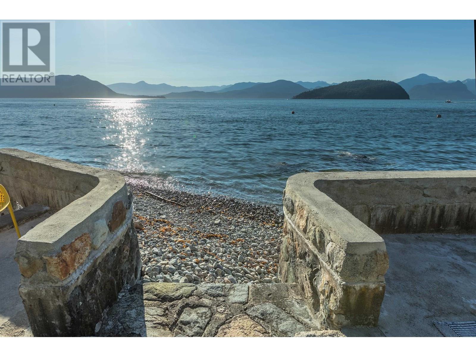 8665 Lawrence Way, West Vancouver, British Columbia  V7W 2T7 - Photo 6 - R3029575