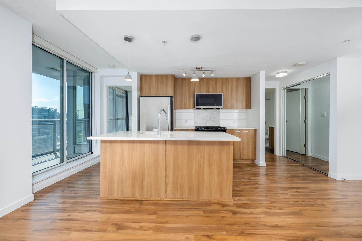 3305 13325 102A AVENUE, surrey, British Columbia