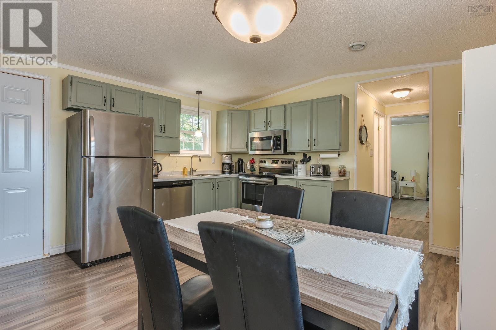 25 Champlain Avenue, Middle Sackville, Nova Scotia  B4E 3B2 - Photo 2 - 202518404