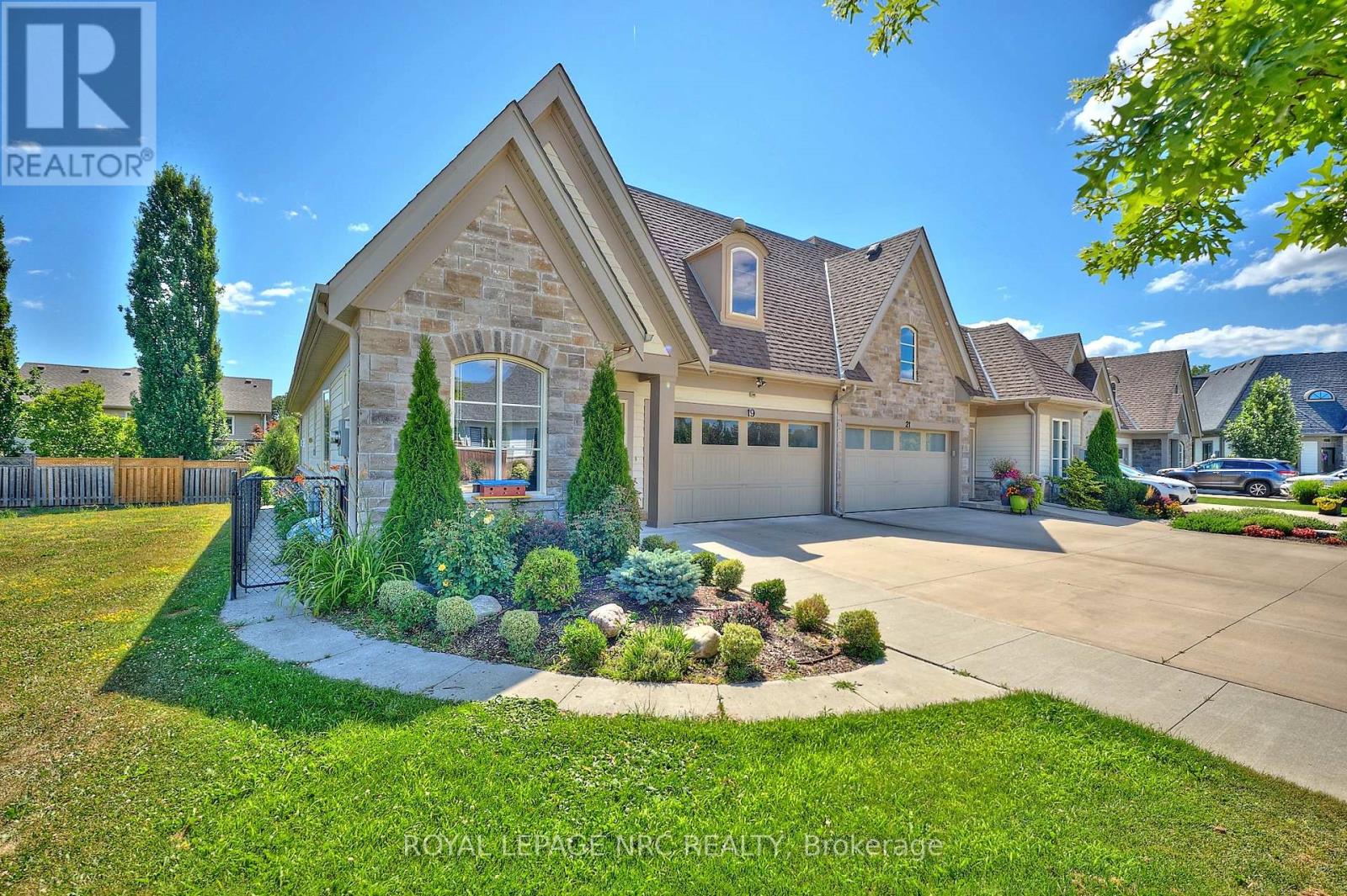 19 Francesco Crescent, St. Catharines, Ontario  L2S 4C7 - Photo 1 - X12301565