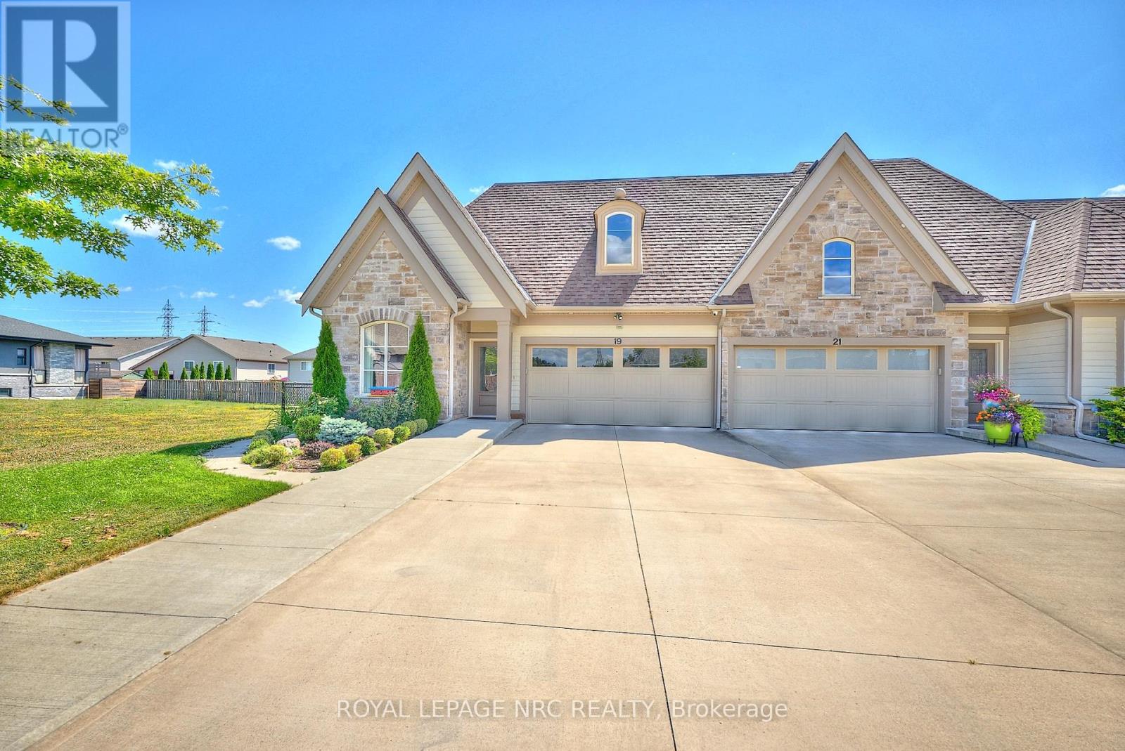 19 Francesco Crescent, St. Catharines, Ontario  L2S 4C7 - Photo 2 - X12301565