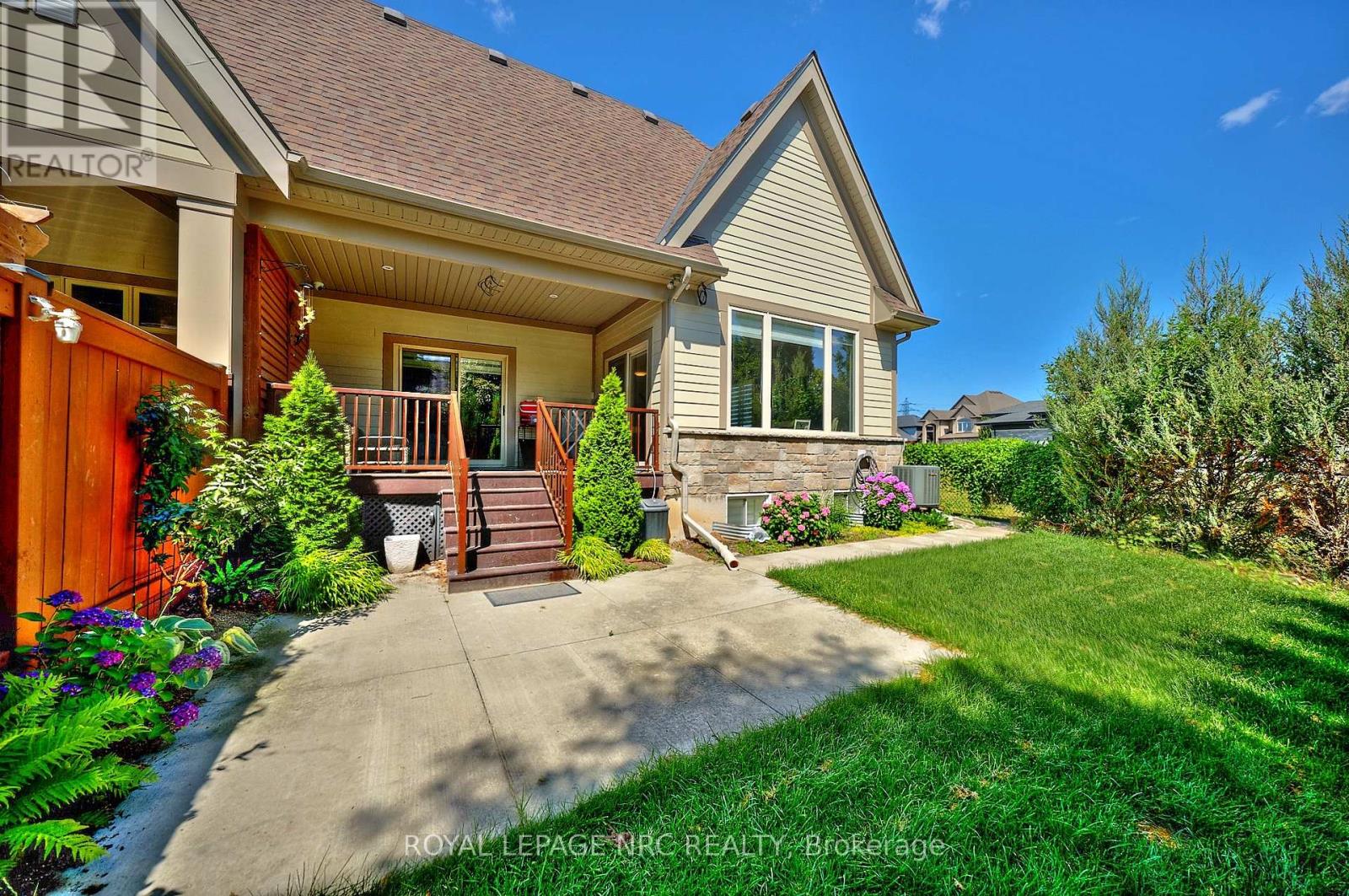 19 Francesco Crescent, St. Catharines, Ontario  L2S 4C7 - Photo 3 - X12301565