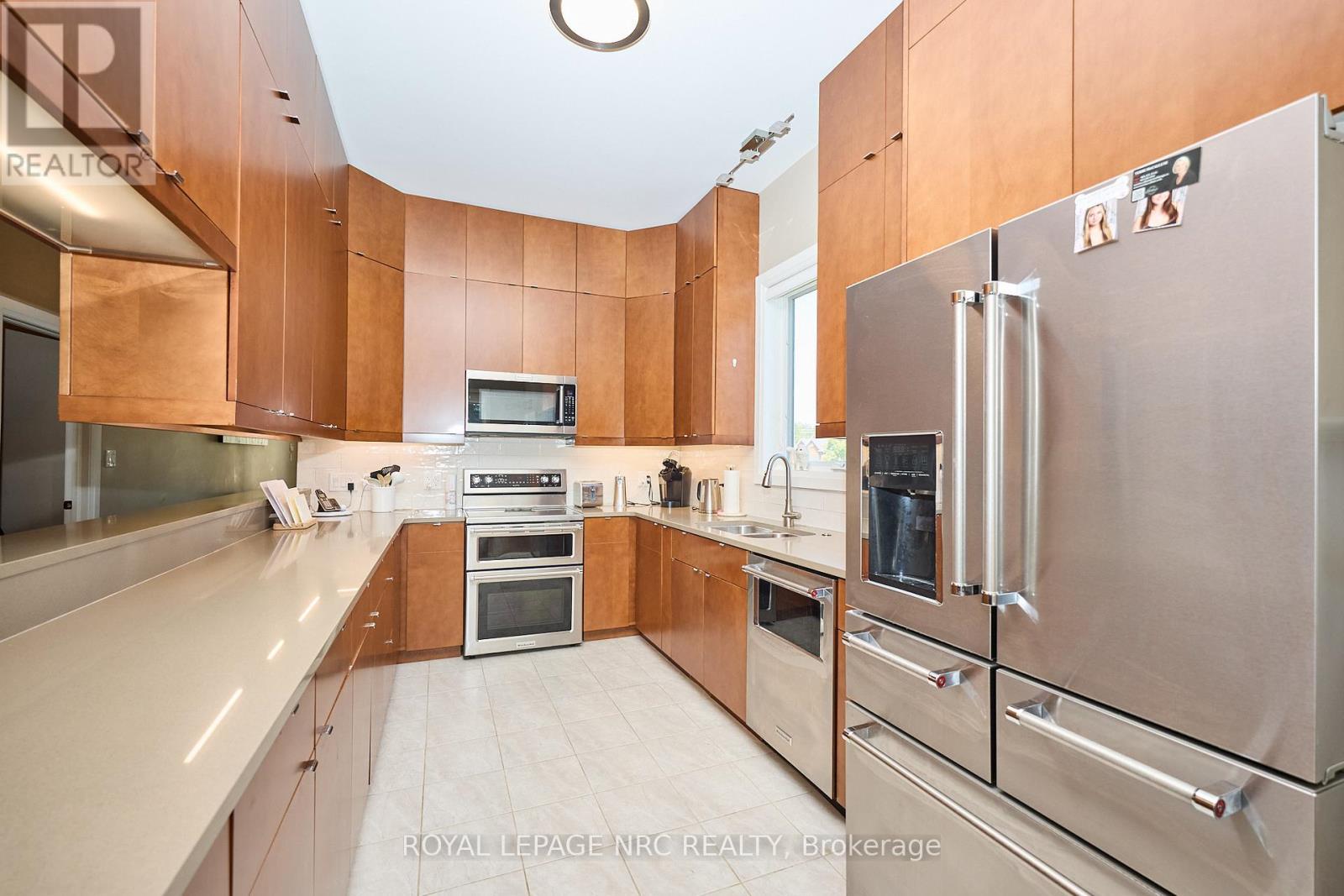 19 Francesco Crescent, St. Catharines, Ontario  L2S 4C7 - Photo 9 - X12301565
