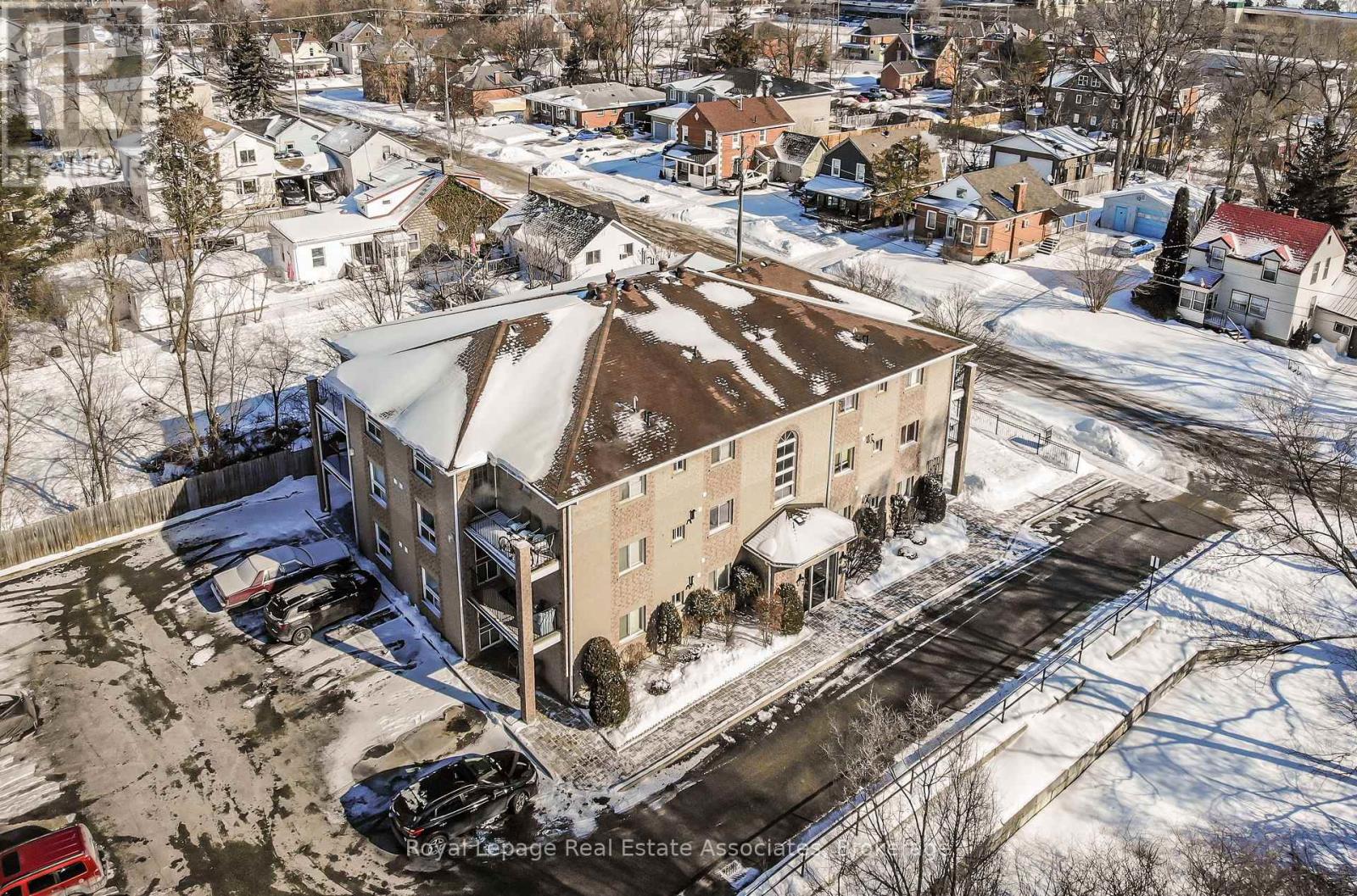 94 Sanford Street, Barrie, Ontario  L4N 3C5 - Photo 10 - S12301605
