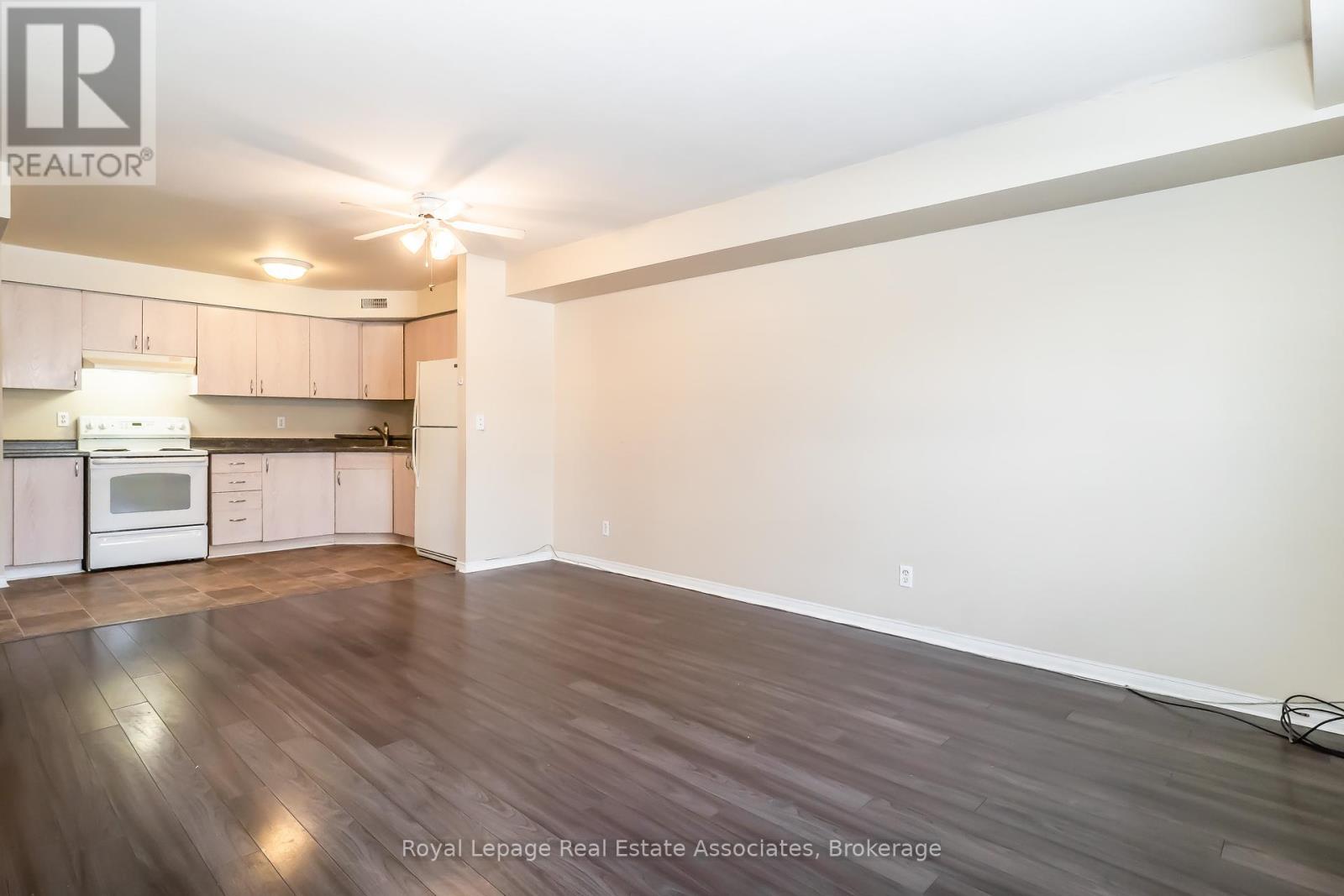 94 Sanford Street, Barrie, Ontario  L4N 3C5 - Photo 3 - S12301605