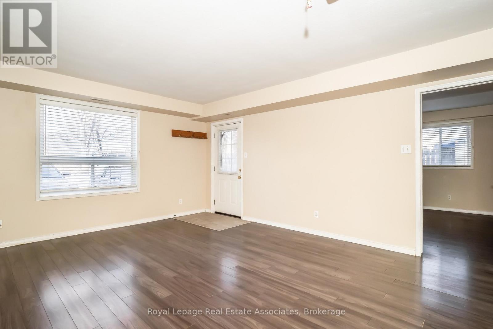 94 Sanford Street, Barrie, Ontario  L4N 3C5 - Photo 5 - S12301605