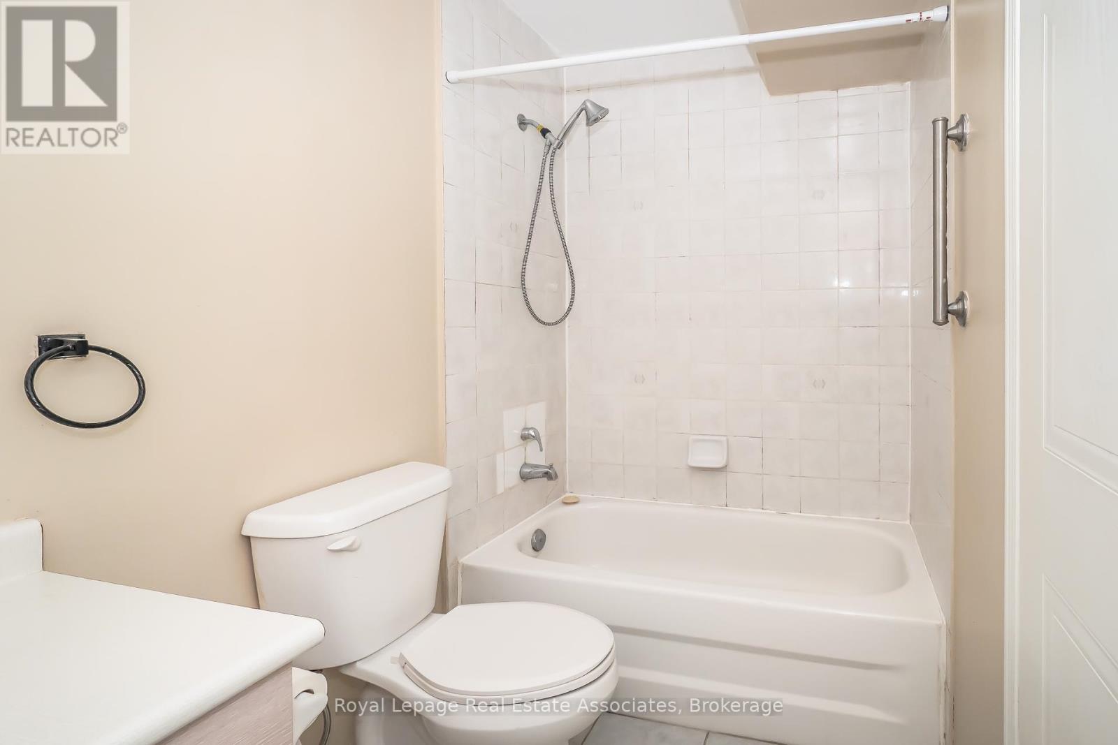 94 Sanford Street, Barrie, Ontario  L4N 3C5 - Photo 8 - S12301605