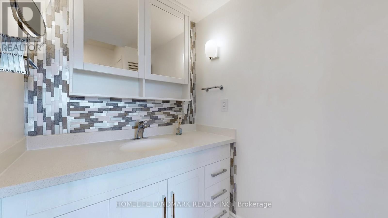 107 - 2185 Marine Drive, Oakville, Ontario  L6L 5L6 - Photo 16 - W12301606