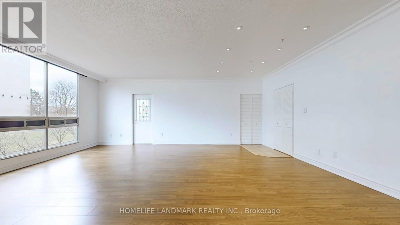 107 - 2185 Marine Drive, Oakville, Ontario  L6L 5L6 - Photo 6 - W12301606