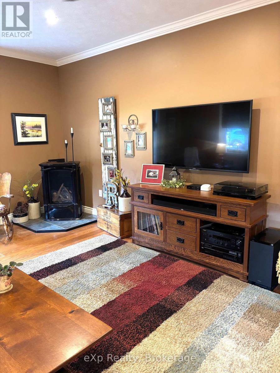 9 Johnstone Boulevard, Brockton, Ontario  N0G 2V0 - Photo 17 - X12301618