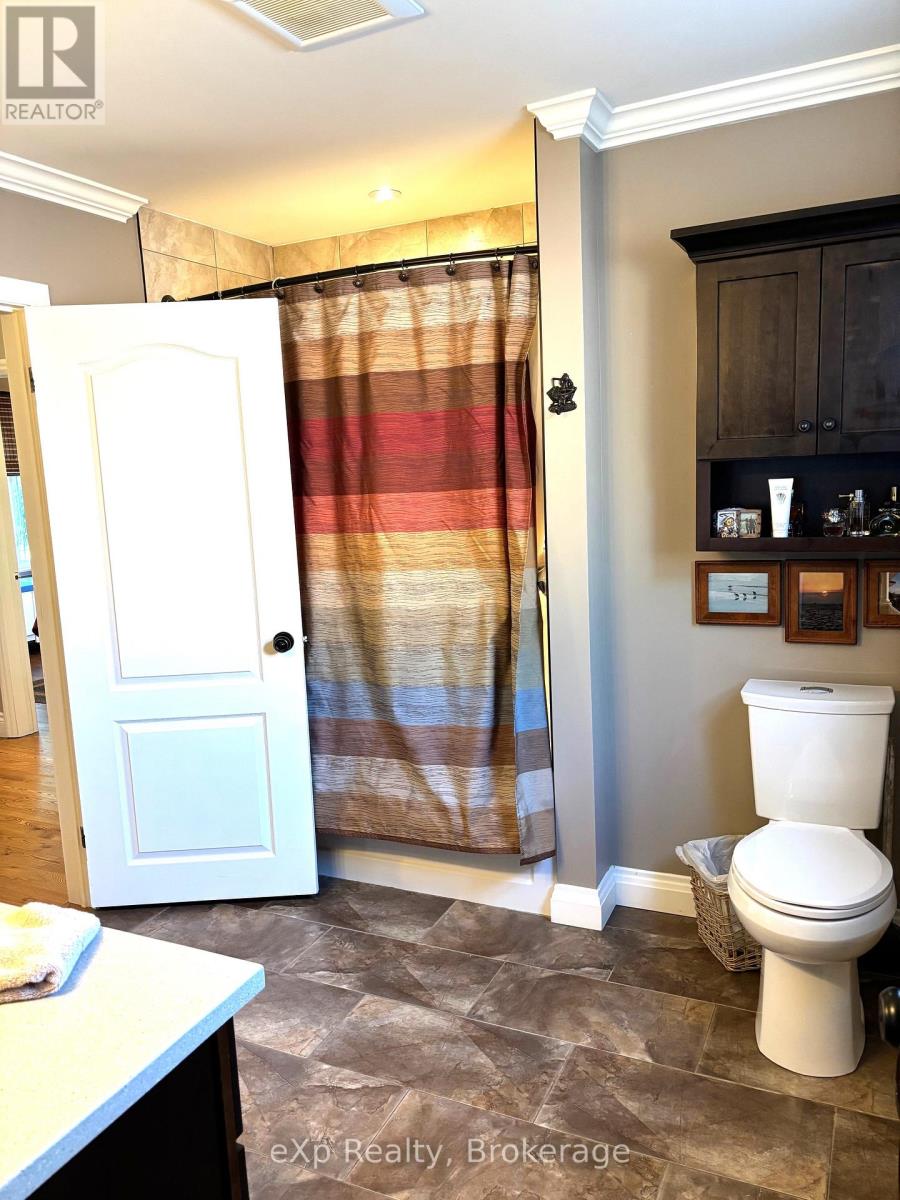 9 Johnstone Boulevard, Brockton, Ontario  N0G 2V0 - Photo 33 - X12301618