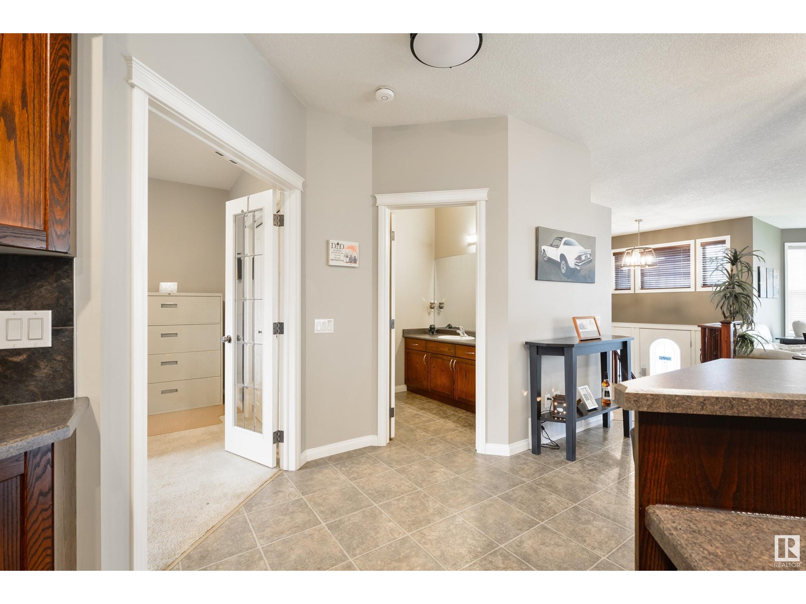 Property at 60 HUNTINGTON CR image 3