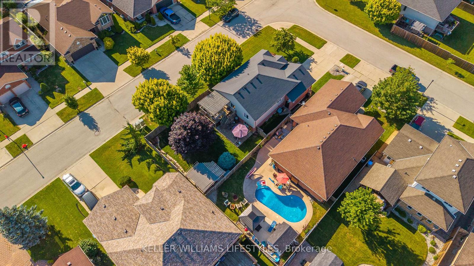 598 Harris Circle, Strathroy-Caradoc, Ontario  N7G 4H3 - Photo 6 - X12301642