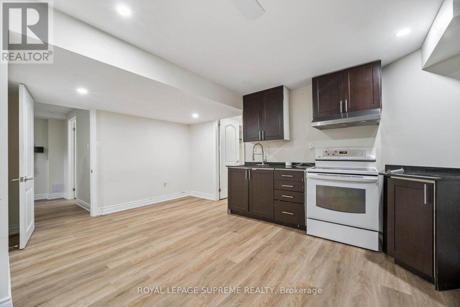 635 Grand View Avenue, London South, Ontario  N6K 3G1 - Photo 38 - X12300158