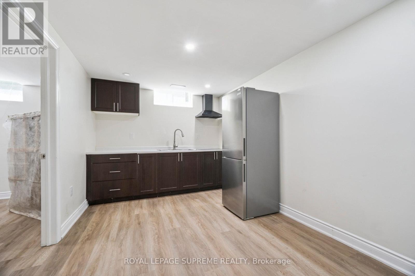635 Grand View Avenue, London South, Ontario  N6K 3G1 - Photo 34 - X12300158