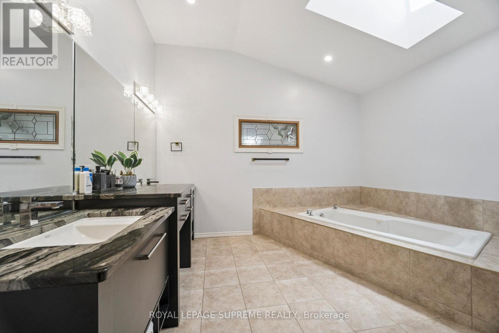 635 Grand View Avenue, London South, Ontario  N6K 3G1 - Photo 24 - X12300158