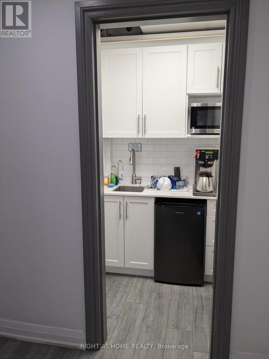 19/20 - 23 Mccleary Court, Vaughan (Concord), Ontario  L4K 3R6 - Photo 7 - N12301677