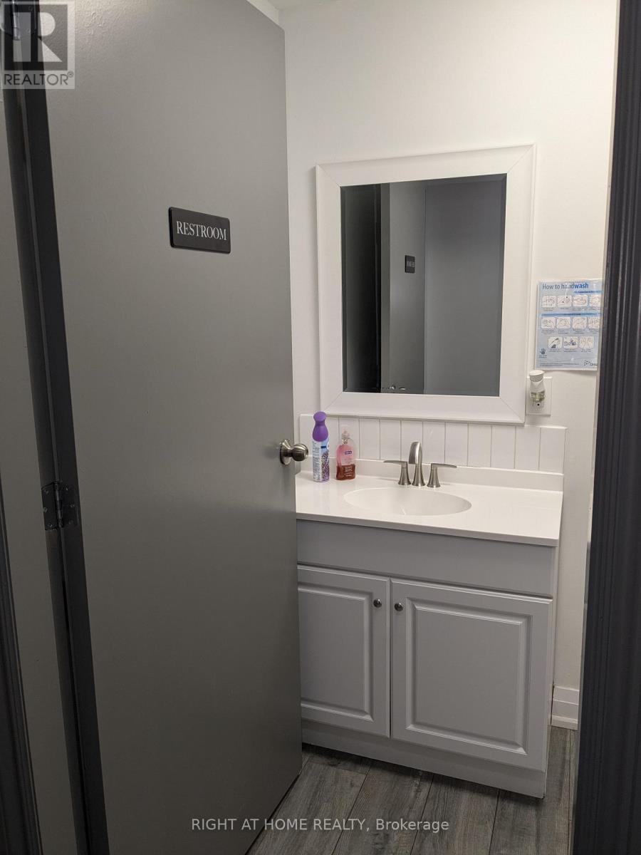 19/20 - 23 Mccleary Court, Vaughan (Concord), Ontario  L4K 3R6 - Photo 8 - N12301677