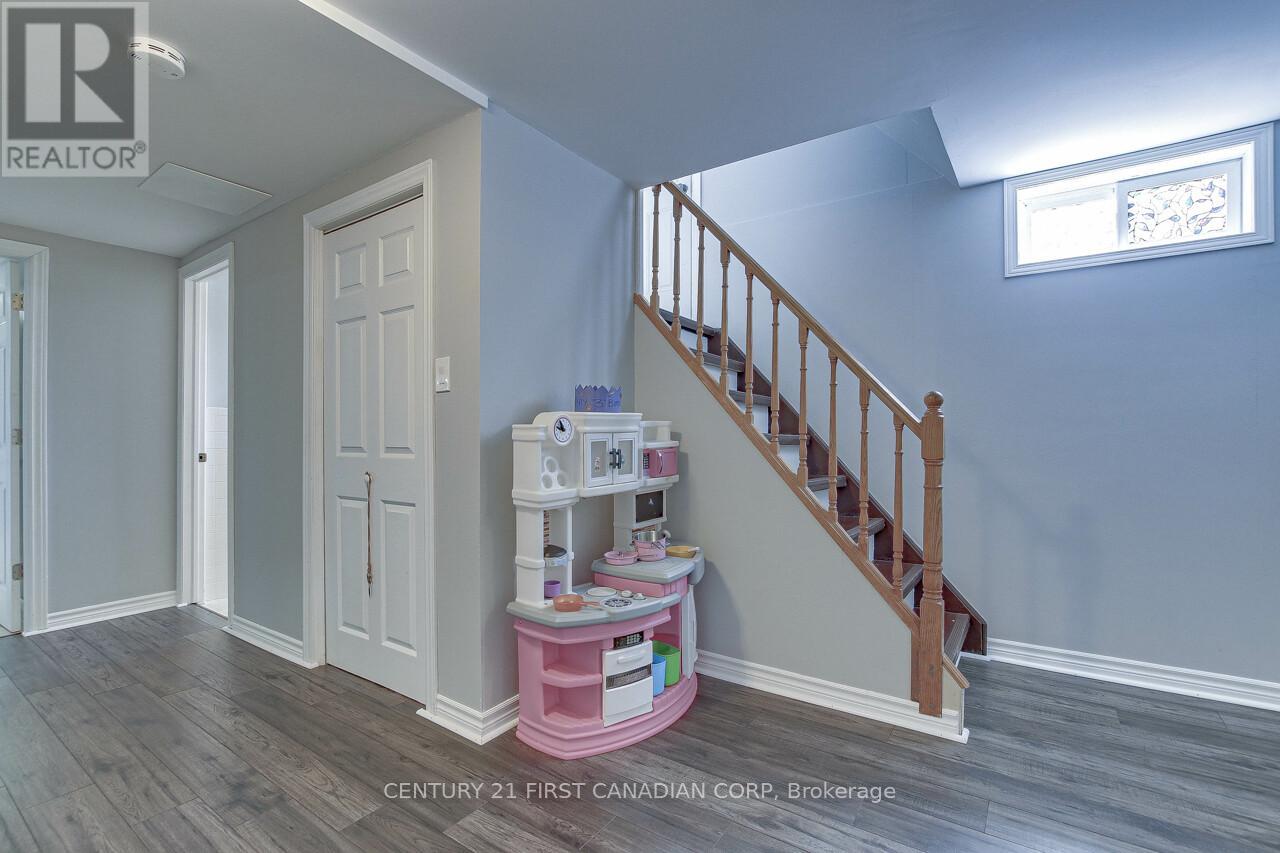 393 Chippendale Crescent, London South, Ontario  N5Z 3G1 - Photo 23 - X12301714