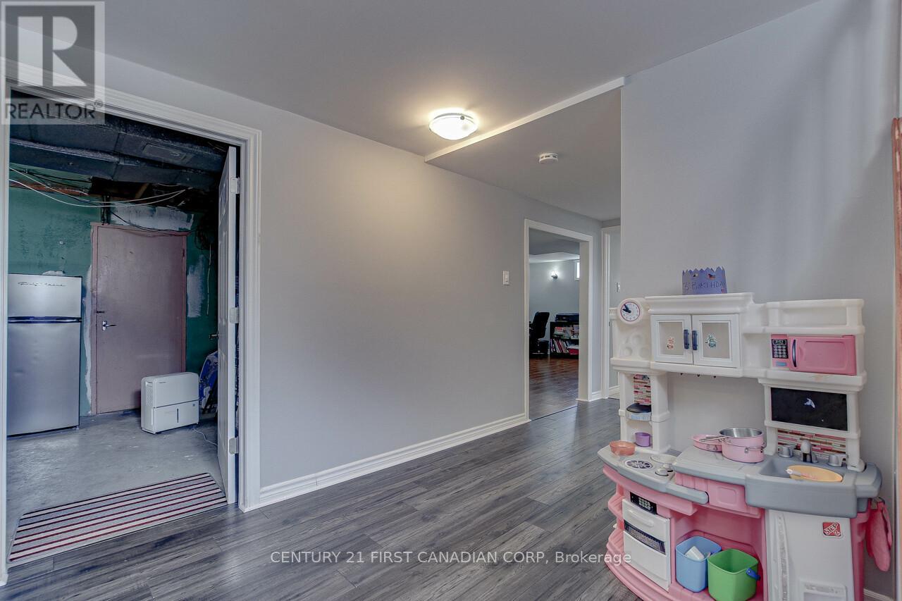 393 Chippendale Crescent, London South, Ontario  N5Z 3G1 - Photo 24 - X12301714