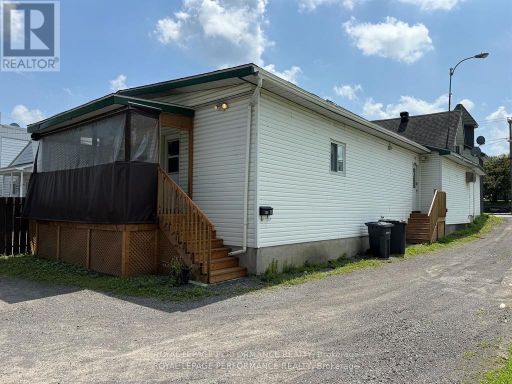659 Main Street E, Hawkesbury, Ontario K6A 1B3 - Photo 2 - X12283172